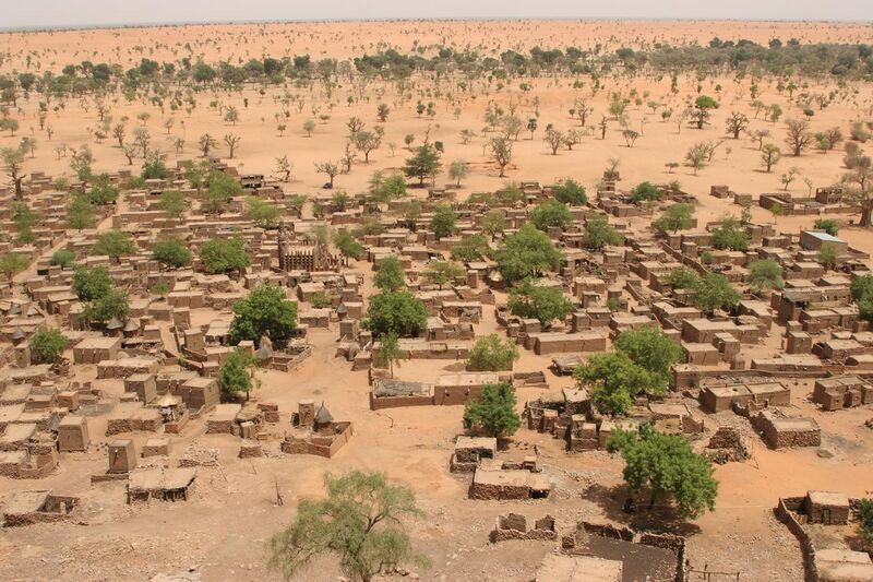 File:Village Telly in Mali.jpg