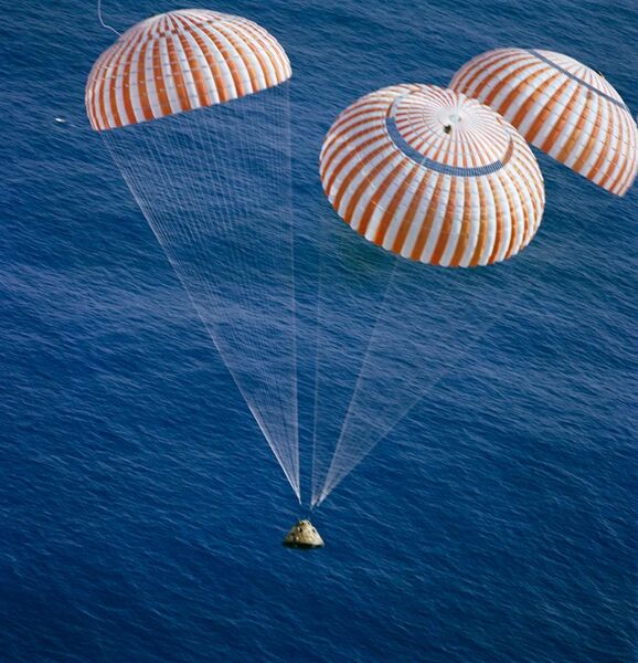 File:Apollo-17-Landing.jpg