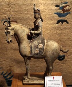 Dinastia tang, coppia di musici a cavallo, VIII-IX secolo ca. 01.jpg