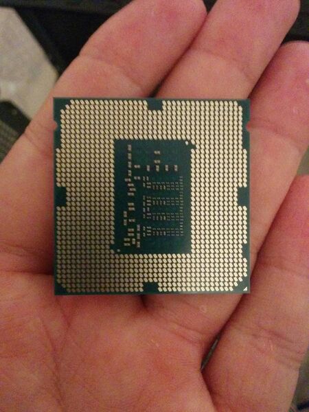 File:Intel Xeon E3 1220v3 pin side.jpg