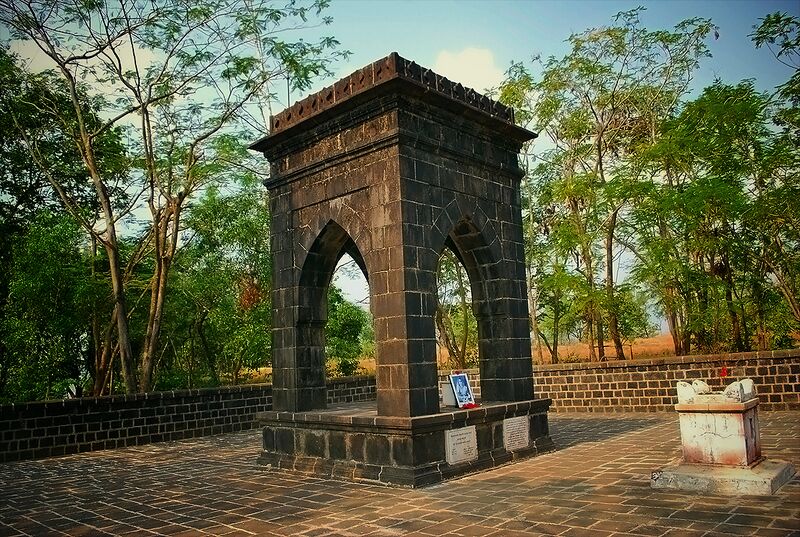 File:Jijamata Samadhi at Pachad, Raigadh, Maharashtra.jpg