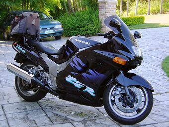 Kawasaki ZZR1100 01.jpg