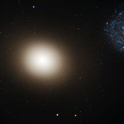 Messier 60 - Hubble (2013-9-24).jpg