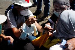 Opposition medic 2014 Venezuelan protests..jpg