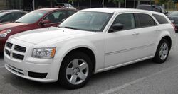 2008 Dodge Magnum SE.jpg