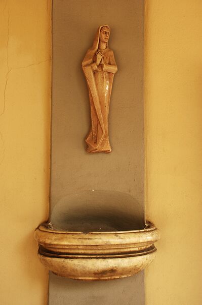 File:Chiesa di Santa Maria a Cintoia (Florence) - Facade - Stoup.jpg