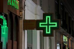 Pharmacie, Paris 2010.jpg
