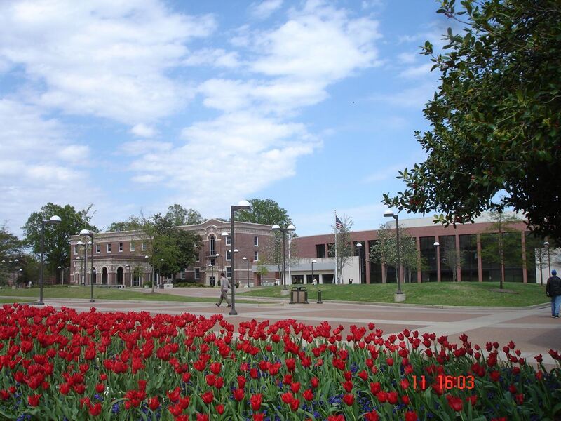 File:Student Activities Plaza, University of Memphis.jpg