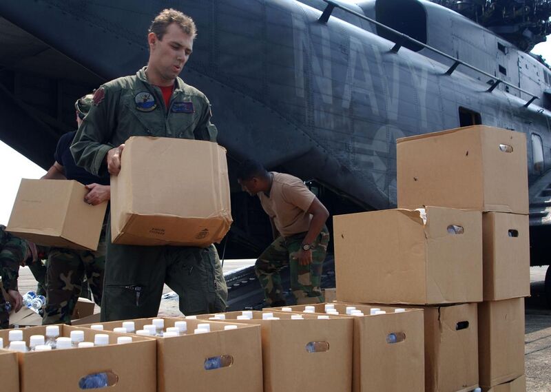 File:US Navy 050905-N-5526M-008 Crew members of a U.S. Navy MH-53E Sea Dragon helicopter, assigned to Helicopter Mine Countermeasure Squadron Fourteen (HM-14), unload boxes of bottled water in New Orleans for victims of Hurricane Ka.jpg