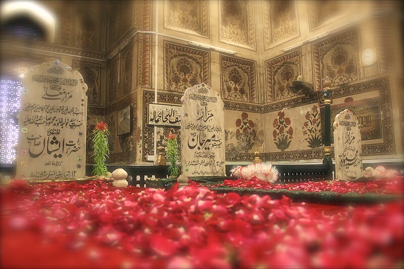 File:Grave of Eshan Shah, Sayyid Mir Jan and Sayyid Mahmud Agha in Lahore.jpg
