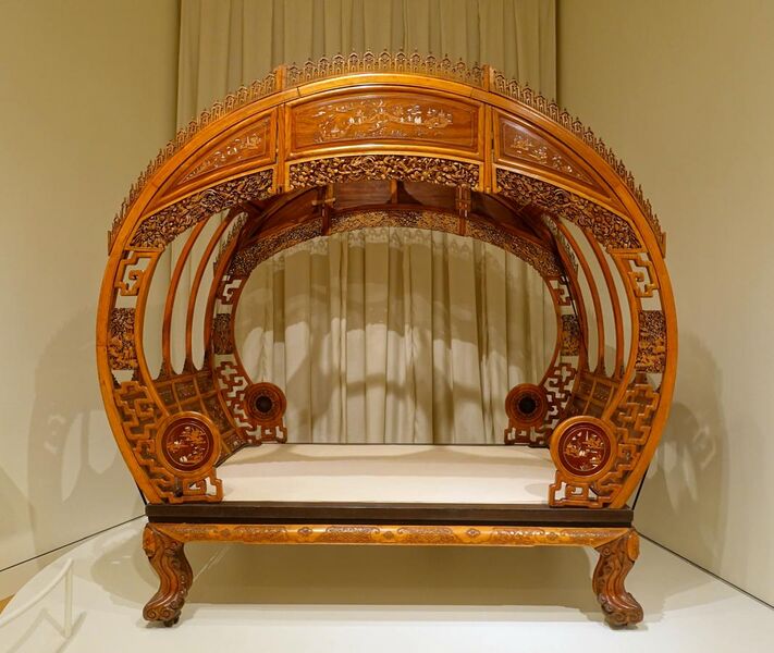 File:Moon-gate bed shown in the Philadelphia Centennial Exposition, Ningbo, China, c. 1876, satinwood (huang lu), other Asian woods, ivory - Peabody Essex Museum - DSC07353.jpg