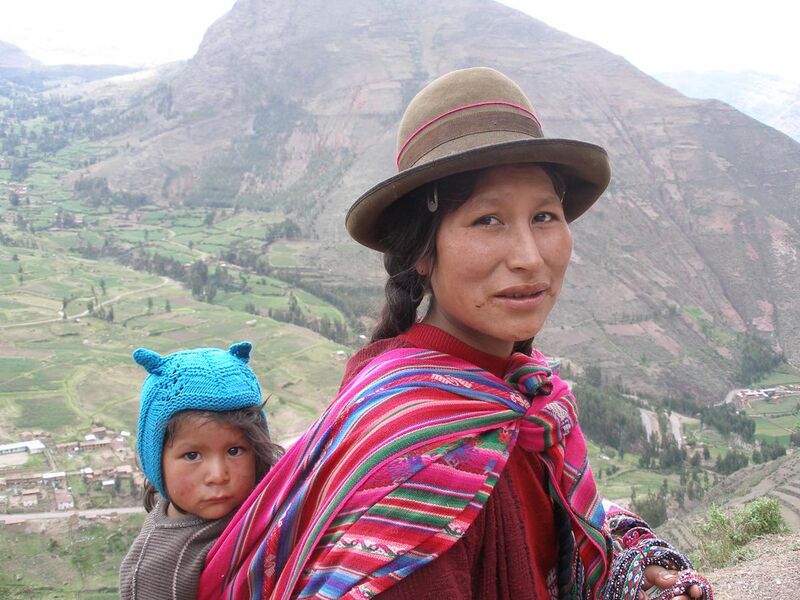 File:Quechuawomanandchild.jpg
