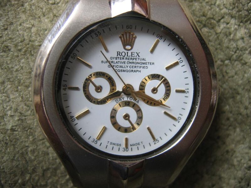 File:Illegally copied wristwatch which shall look like Rolex Daytona.jpg