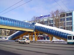 Nizhny Novgorod. Pedestrian bridge near Lobachevsky University.jpg