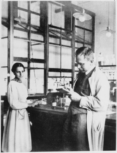File:Otto Hahn und Lise Meitner.jpg