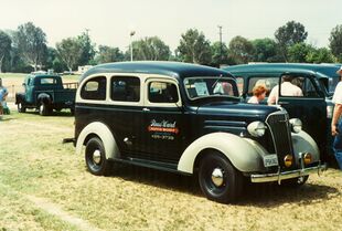 1937 Chevrolet Carryall Suburban (front).jpg