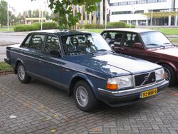 Volvo 240 GL (8106080227).jpg
