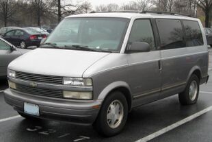 1995 Chevrolet Astro -- 03-31-2011.jpg