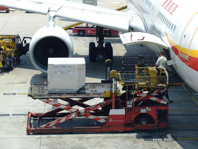File:Aircraft cargo (ULD) loader in operaton.jpg