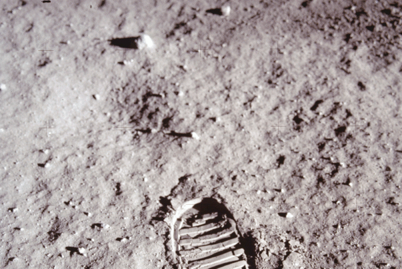 File:Apollo 11 Buzz Step.gif