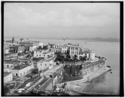 Governor's Palace and sea wall, San Juan, P.R..jpg