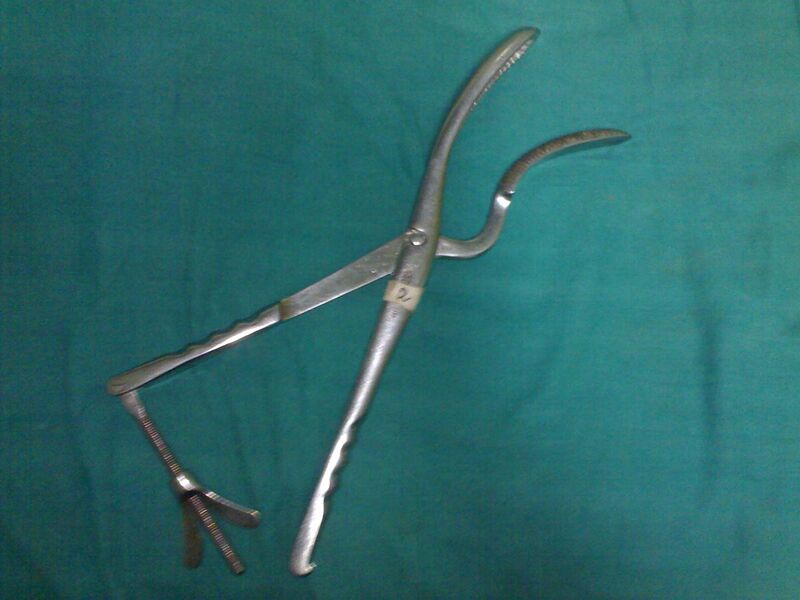 File:Medical Instruments O&G Cranioclast open.jpg