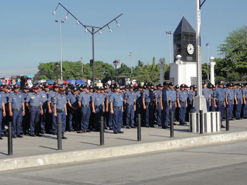 File:PNP Policemen (Rizal Park, Manila; 2015-06-12).jpg