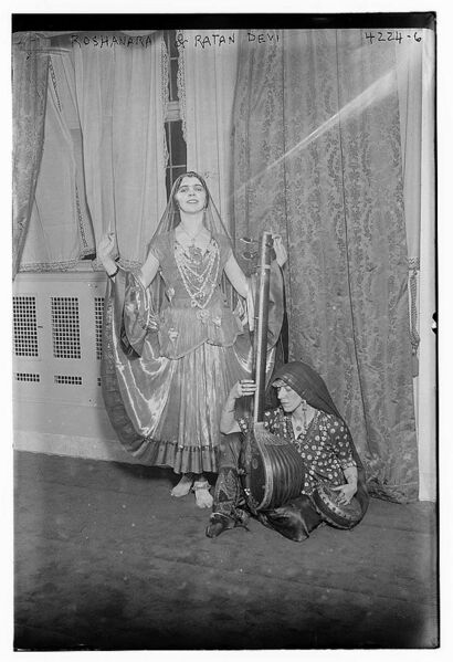 File:Roshanara, and Alice Coomara as Ratan Devi on March 17, 1917 in Manhattan.jpg