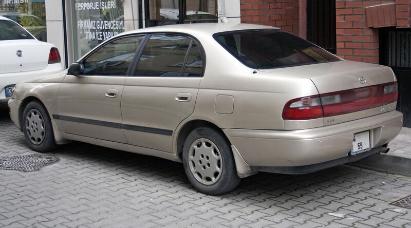 File:Toyota Corona 2.0 GLi (ST191) rear.jpg