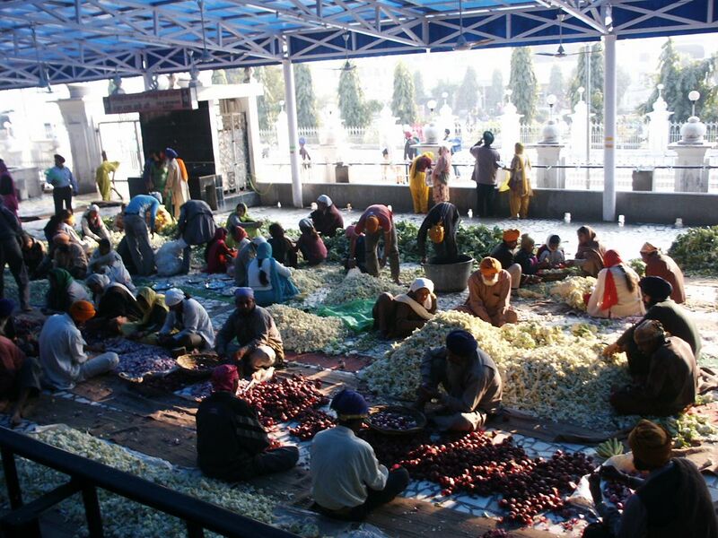 File:A group of volunteers helping with daily food preparation for Langar at the Golden Temple.jpg