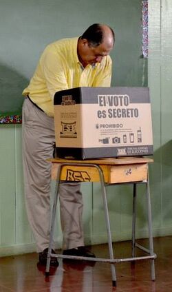 Luis Guillermo Solís, elecciones abril 2014.jpg