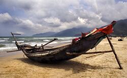 Vietnamese fishing boat 05.jpg