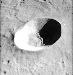 Alfraganus crater AS16-P-4548.jpg