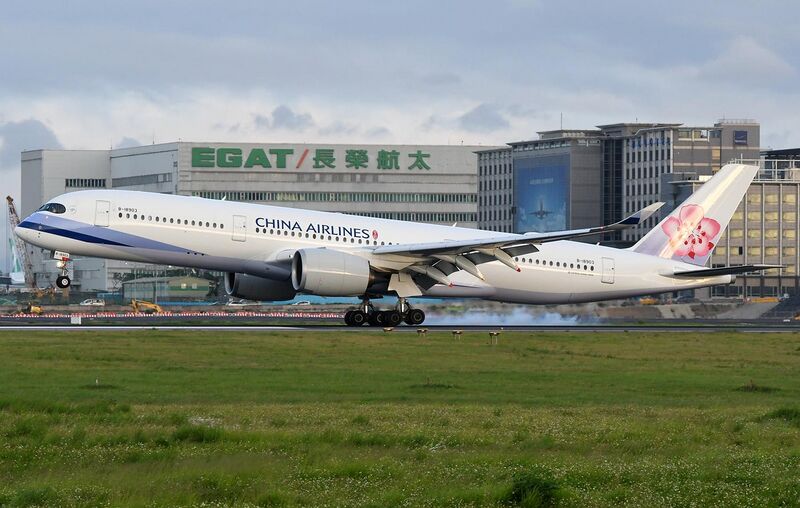 File:China Airlines A350-941 (B-18903) landing at Taiwan Taoyuan International Airport.jpg