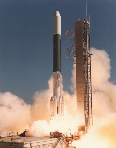 File:Delta 2914 launching IUE spacecraft.jpg