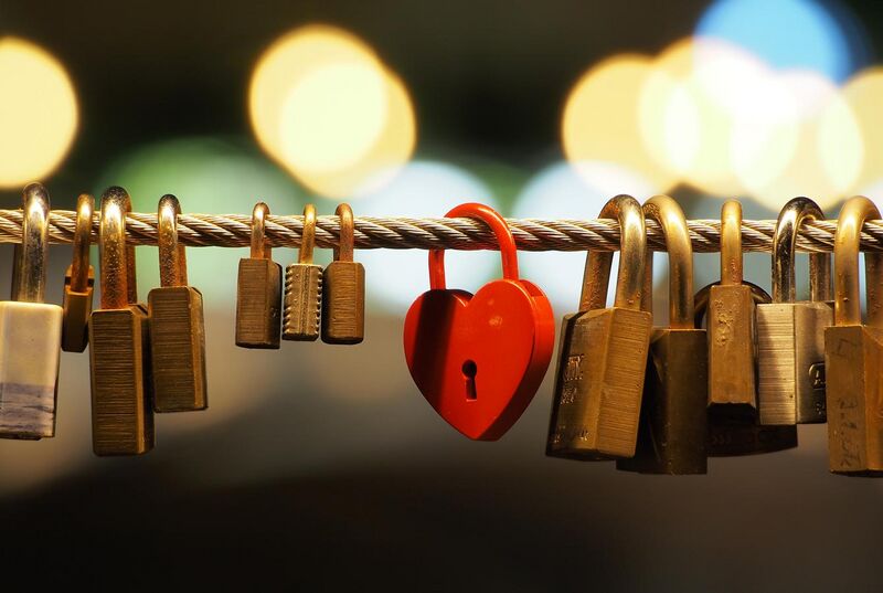 File:Love padlocks on the Butchers' Bridge (Ljubljana).jpg