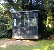 Garden hut in well-kept surroundings