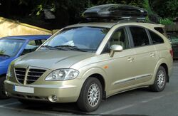 SsangYong Rodius 270 Xdi front 20100719.jpg