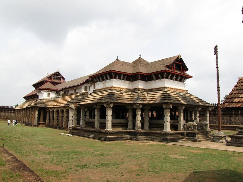 File:1000-Pillar-Temple-Moodbidri-Left-Side-View.JPG