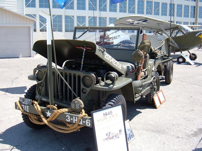 File:1945 Willys jeep with trailer 1.JPG