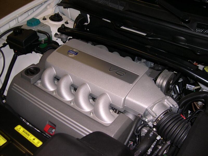 File:2006 Volvo XC90 V8 engine.jpg