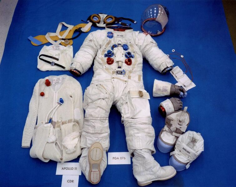File:Apollo 11 space suit.jpg