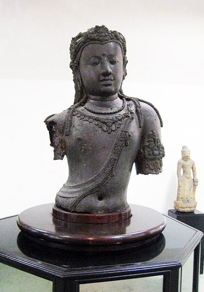 File:Avalokiteshvara Srivijaya Art Chaiya.JPG