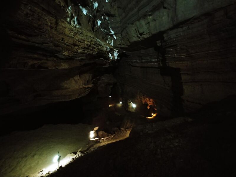 File:Echo Caves Madonna Chamber 2.jpg