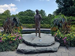 George Washington Carver Statue at the Missouri Botanical Garden.jpg