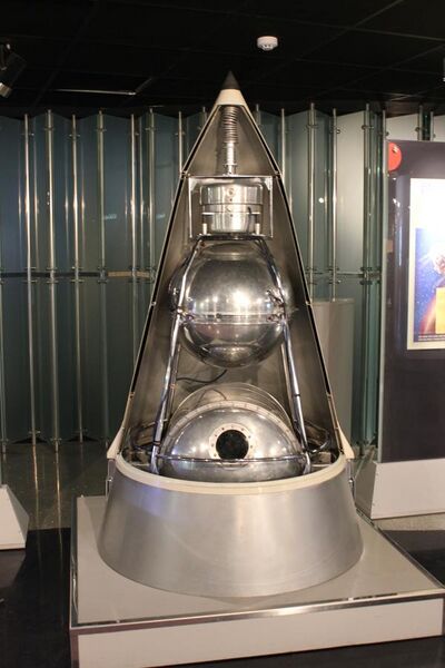File:Laika ac Sputnik 2 Replica (6995685051).jpg