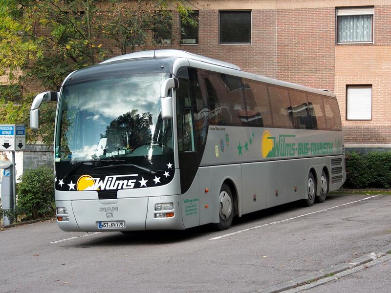 File:MAN coach, Wilms-bus-touristik in Saarburg, bild 4.JPG