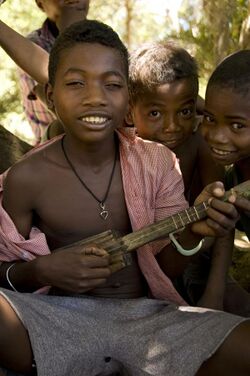 Malagasy-boy-playing-mandoliny.jpg