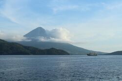 Tepi pantai Ternate 03.jpg