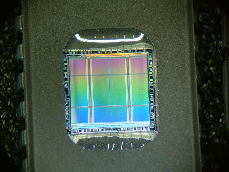 File:4Mbit EPROM Texas Instruments TMS27C040 (1).jpg